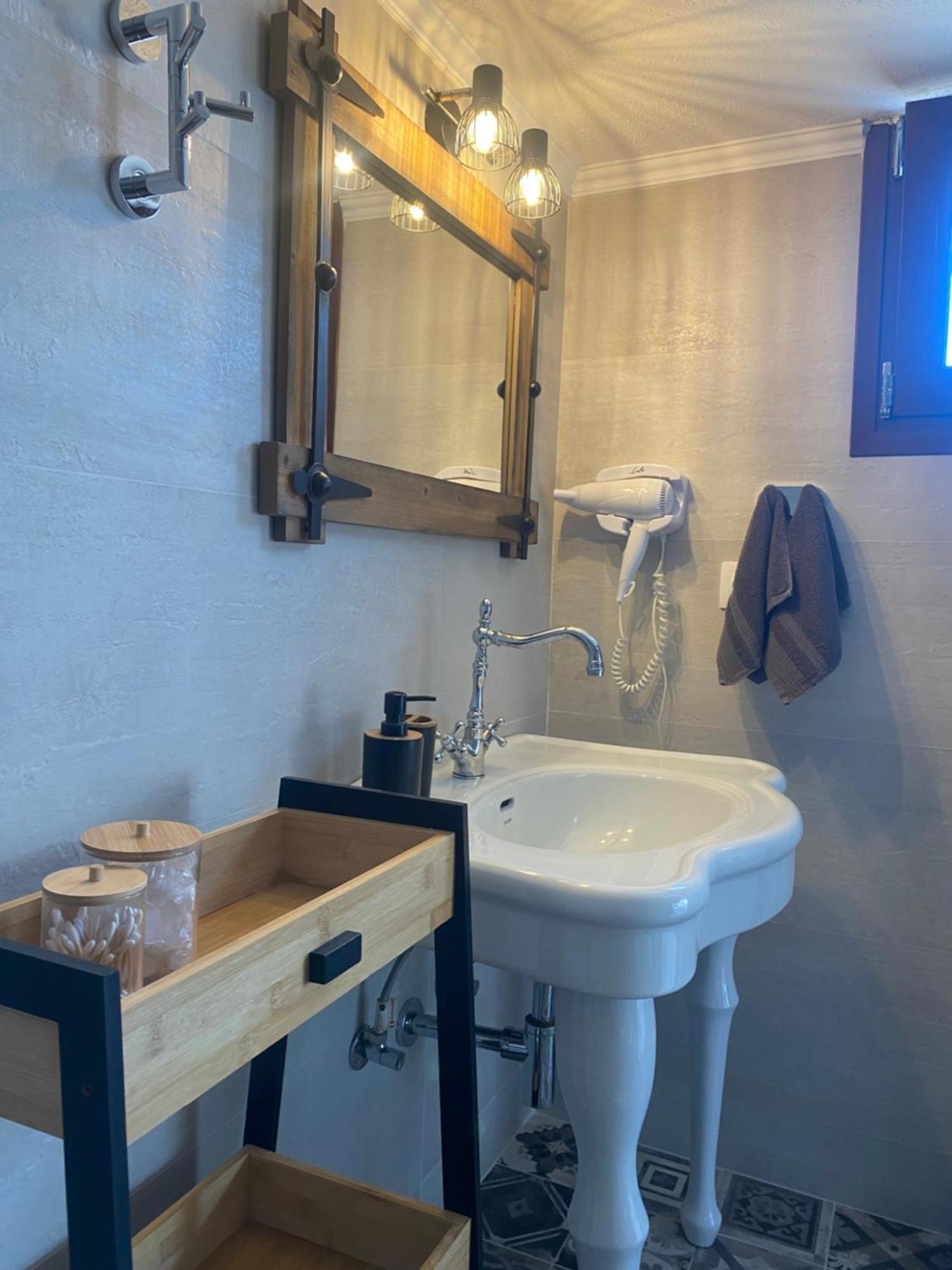 Irene Traditional Apartments アムリアニ エクステリア 写真